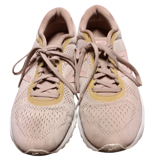 NEW BALANCE WOMEN'S SIZE 7.5 SOFT PINK RUNNING SHOES SNEAKERS. - Picture 3 of 6
